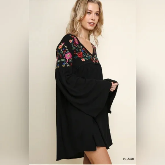 Umgee embroidered Flattering Boho Floral‎ V-Neck Long Bell Sleeve dress sizeM - Picture 2 of 11